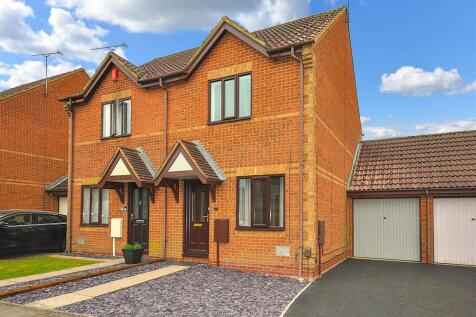 2 bedroom semi-detached house for sale