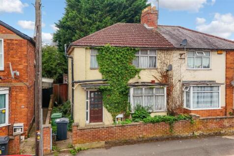 Melton Road North, Wellingborough NN8 3 bed semi