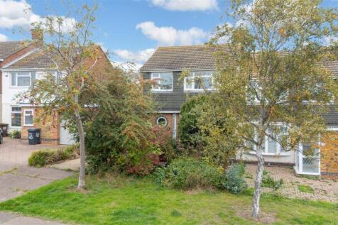 Highlands Avenue, Northampton NN3 3 bed semi
