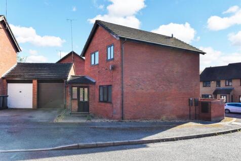 3 bedroom link detached house for sale