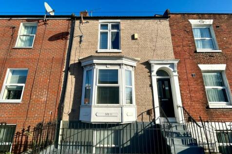 6 bedroom terraced house for sale