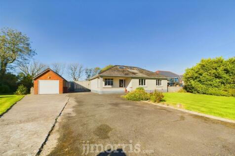 4 bedroom detached bungalow for sale