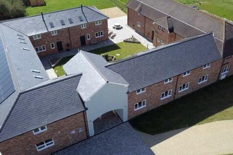 Island Riding Centre, Newport PO30 3 bed cottage for sale