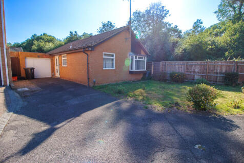 Basingstoke Close, Freshbrook... 2 bed detached bungalow for sale