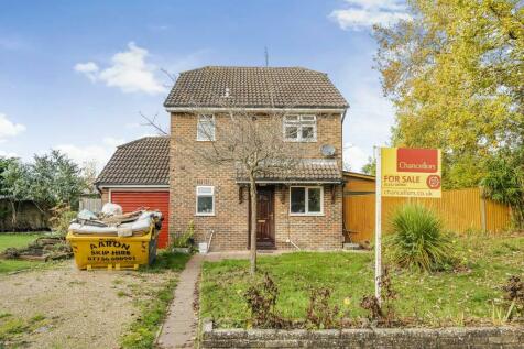 St. Christophers Place, Farnborough... 3 bed detached house for sale