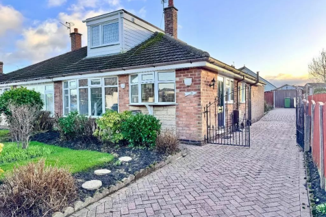 Louise Gardens, Westhoughton, Bolton... 3 bed semi