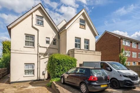 25 Hook Road, Surbiton, Surrey, KT6 5AA 1 bed flat for sale