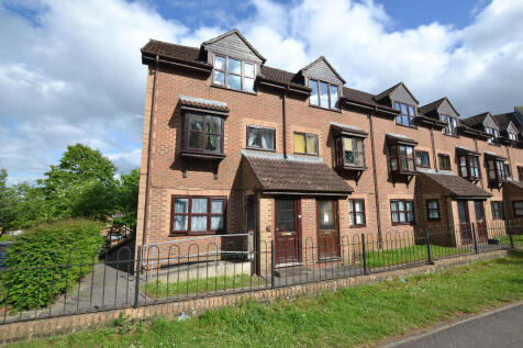 Chalet Court, Bordon, Hampshire, GU35... 1 bed ground floor maisonette for sale