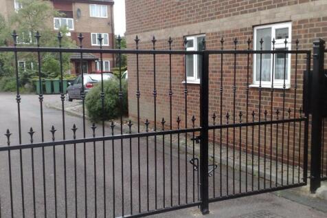Alder Crescent, Luton, Bedfordshire... 1 bed apartment for sale