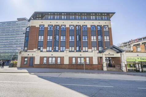 Ringside, High Street, Bracknell... 2 bed apartment for sale