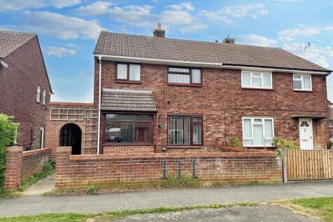 Queensway, Grantham, Lincolnshire... 3 bed semi