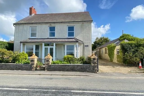 Llangynin, Carmarthen SA33 5 bed detached house for sale