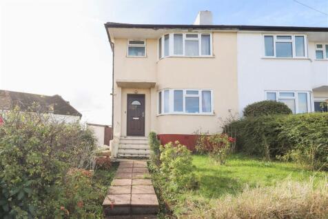 Colchester Road, Northwood... 3 bed semi