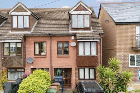 4 bedroom end of terrace house for sale