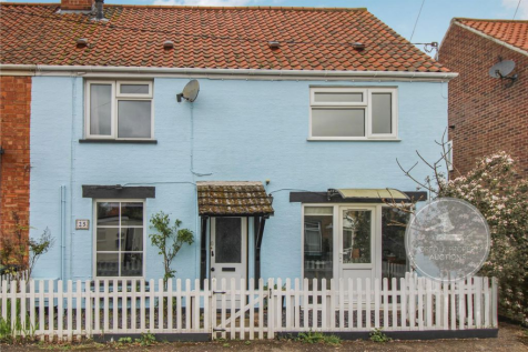 Glebe Road, Dersingham, King's Lynn... 3 bed semi