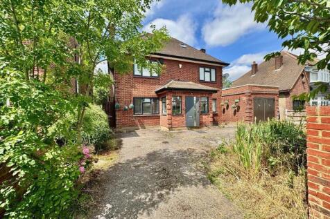 6 bedroom detached house for sale