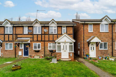 The Heathers, Stanwell... 3 bed end of terrace house for sale