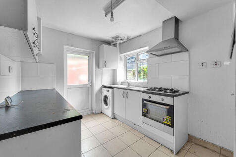 Elm Road, Feltham, Middlesex, TW14 8EP 3 bed semi