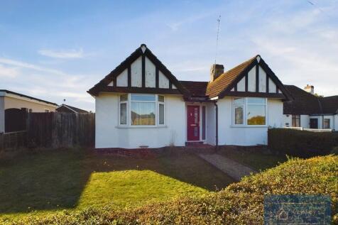 Centre Drive, Newmarket... 2 bed detached bungalow for sale