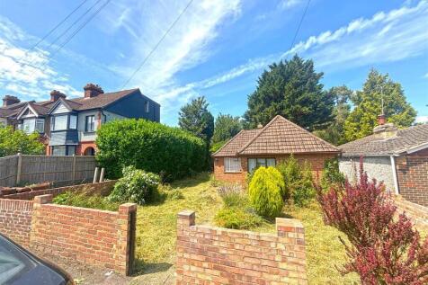 Roberts Road, Gillingham, Kent, ME8 0AZ 1 bed bungalow for sale