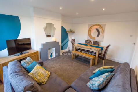 3 bedroom flat for sale