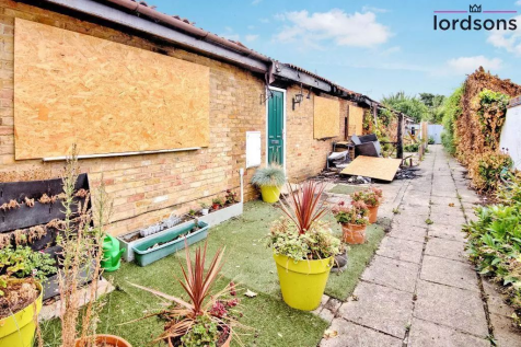 1 bedroom bungalow for sale