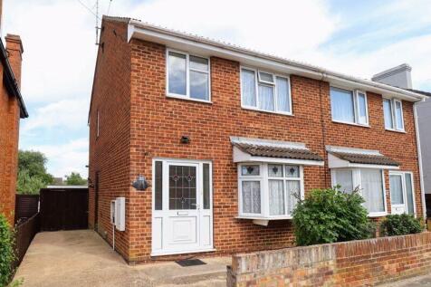 Windsor Street, Bletchley, Milton Keynes 3 bed semi