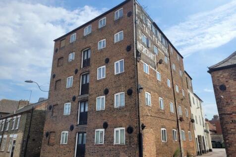 Nene Quay, Wisbech, Cambridgeshire... 2 bed flat for sale