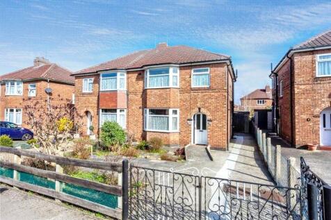 Welton Avenue, York, North Yorkshire... 3 bed semi