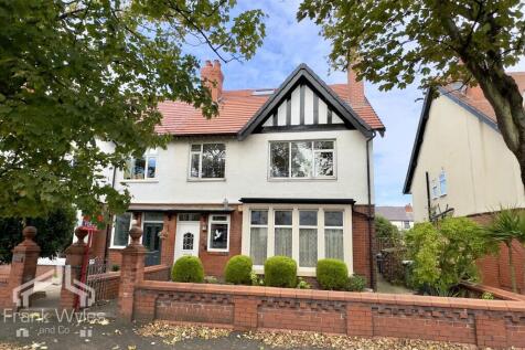 Knowles Road, Lytham St. Annes... 4 bed semi