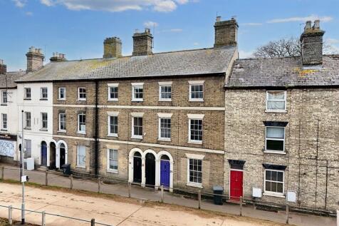 St. Marys Square, Newmarket, Suffolk... 8 bed townhouse for sale