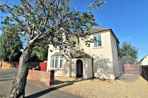 Wootton Road, King's Lynn, Norfolk... 3 bed detached house for sale