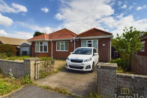 4 bedroom detached bungalow for sale