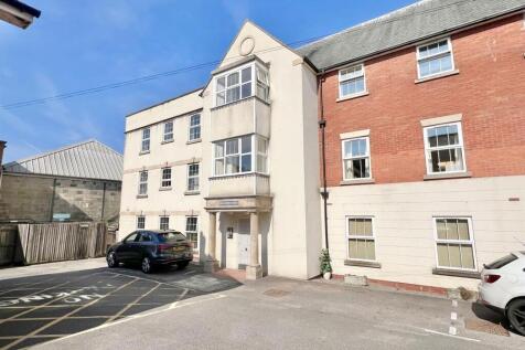West Street, Axminster, Devon, EX13 5NE 2 bed apartment for sale