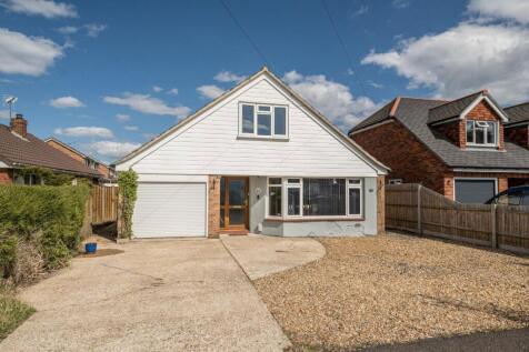 22 Harvest Road, Denmead... 4 bed chalet for sale