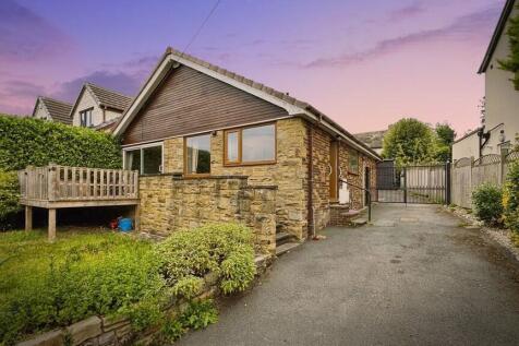 Larkfield Crescent, Rawdon, Leeds... 3 bed detached bungalow for sale