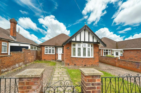 Welbury Avenue, Luton, LU3 2DZ 3 bed detached house for sale