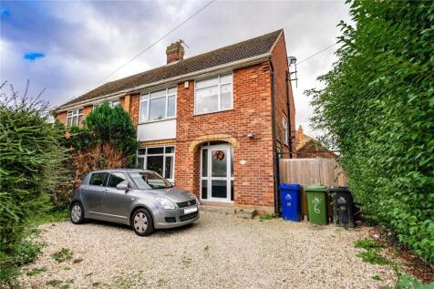 St. Martins Crescent, Grimsby... 3 bed semi