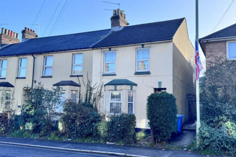 Ash Road, Aldershot, Hampshire, GU12 4EY 2 bed end of terrace house for sale