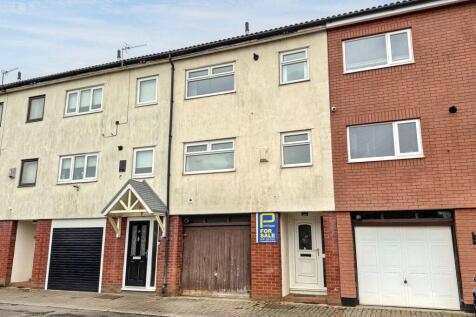 3 bedroom town house for sale