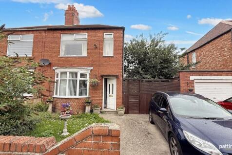 Stakeford Crescent, Choppington... 2 bed semi