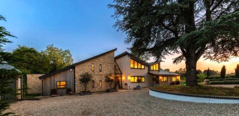 6 bedroom detached house for sale