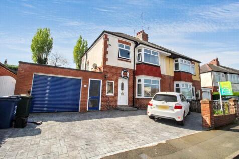 Cloverfield Avenue, Fawdon, Newcastle... 3 bed semi