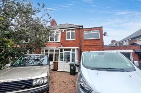 Seacrest Avenue, Whitley Bay, North... 4 bed semi