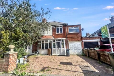 Seacrest Avenue, Whitley Bay, North... 4 bed semi