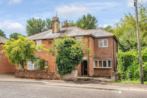 Winchester Road, Whitchurch, RG28 7HP 4 bed semi
