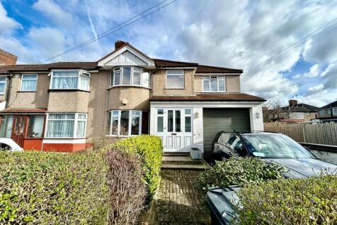 5 bedroom end of terrace house for sale