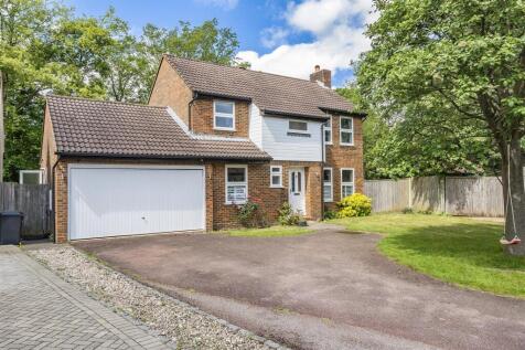 Parkside Place, East Horsley 3 bed detached house for sale
