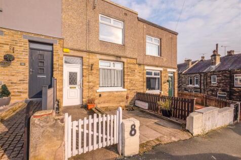 Castle Avenue, Brighouse 2 bed terraced house for sale