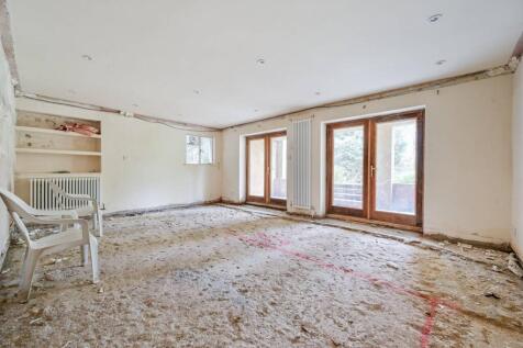 3 bedroom maisonette for sale